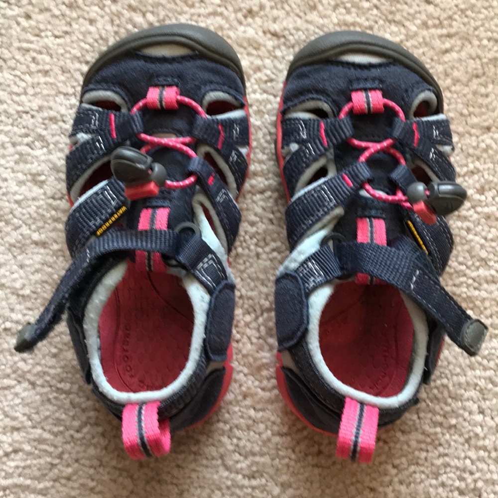 Keen. Toddler girl. Excellent condition. Size 9 💕